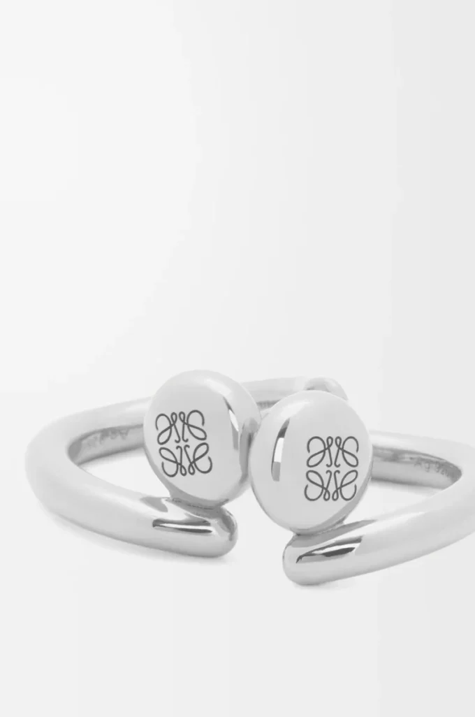 Mini pendientes de aro Anagram Pebble en plata de ley Plata Mini pendientes de aro Anagram Pebble en plata de ley Plata