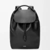 Mochila Flamenco en piel de becerro flexible y brillante. Negro