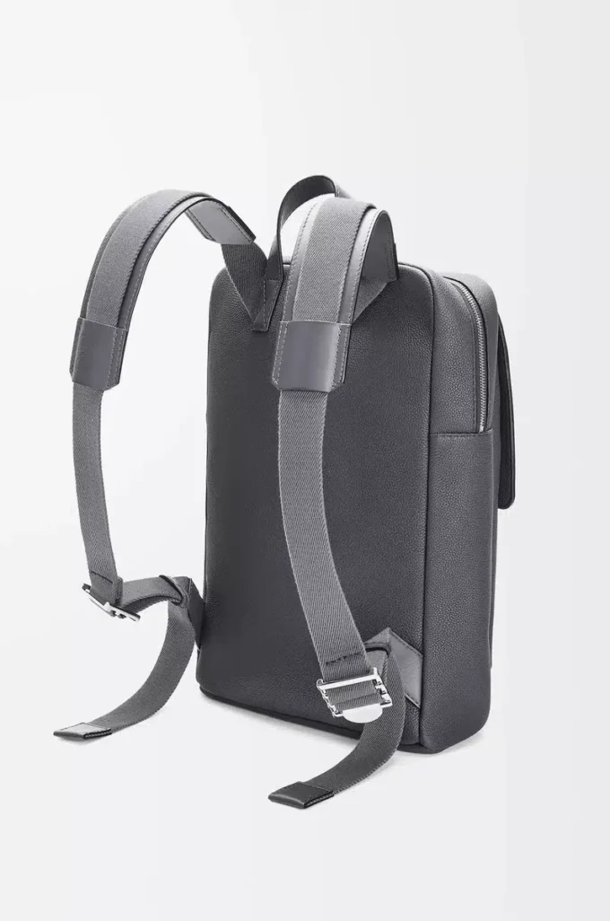 Mochila militar en piel de becerro granulada suave color antracita