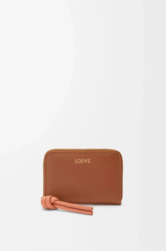 Monedero con cremallera en piel de becerro napa brillante color Tan/Papaya