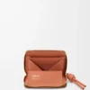 Monedero con cremallera en piel de becerro napa brillante color Tan/Papaya