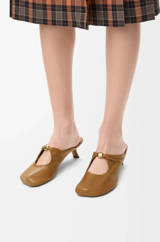 Mule Pebble Soft en piel de cordero napa Oak Mule Pebble Soft en piel de cordero napa Oak