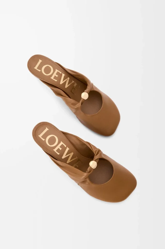 Mule Pebble Soft en piel de cordero napa Oak Mule Pebble Soft en piel de cordero napa Oak