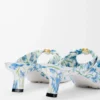 Mules Pebble Soft en piel de cordero napa estampada Soft White/Blue Mules Pebble Soft en piel de cordero napa estampada Soft White/Blue