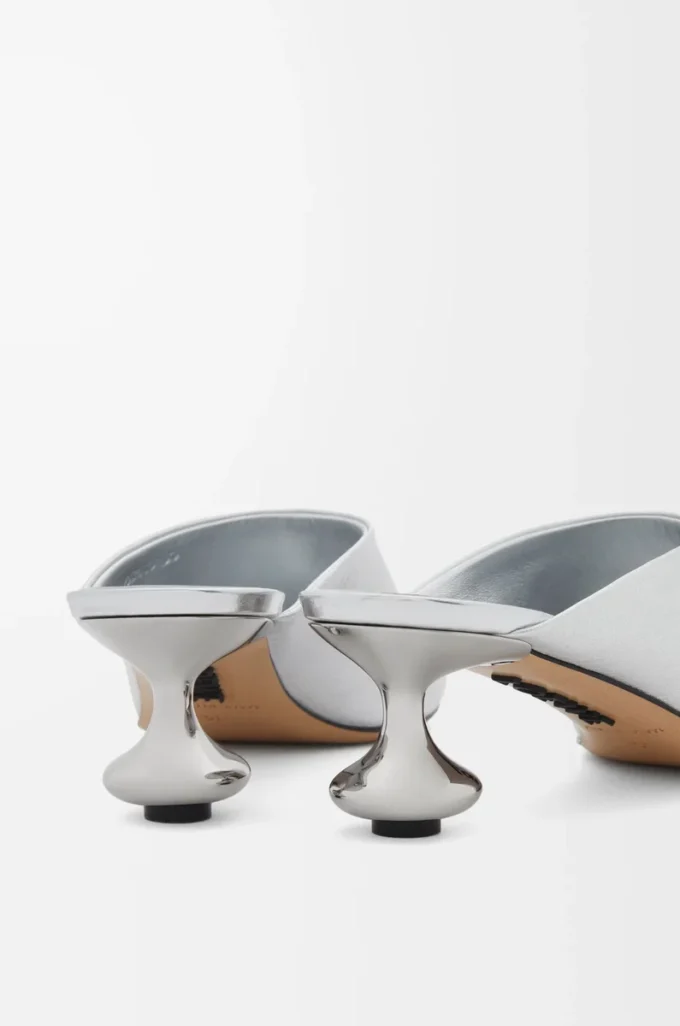 Mules Toy en piel de cordero laminada Plata Mules Toy en piel de cordero laminada Plata