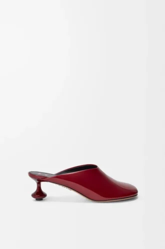 Mules Toy en suave piel de cordero charolada, color rojo oscuro