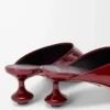 Mules Toy en suave piel de cordero charolada, color rojo oscuro