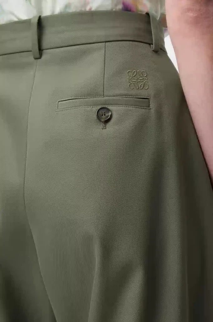 Pantalones acampanados de algodón y seda Verde caqui Pantalones acampanados de algodón y seda Verde caqui