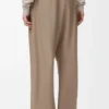 Pantalones acampanados de lana color arena
