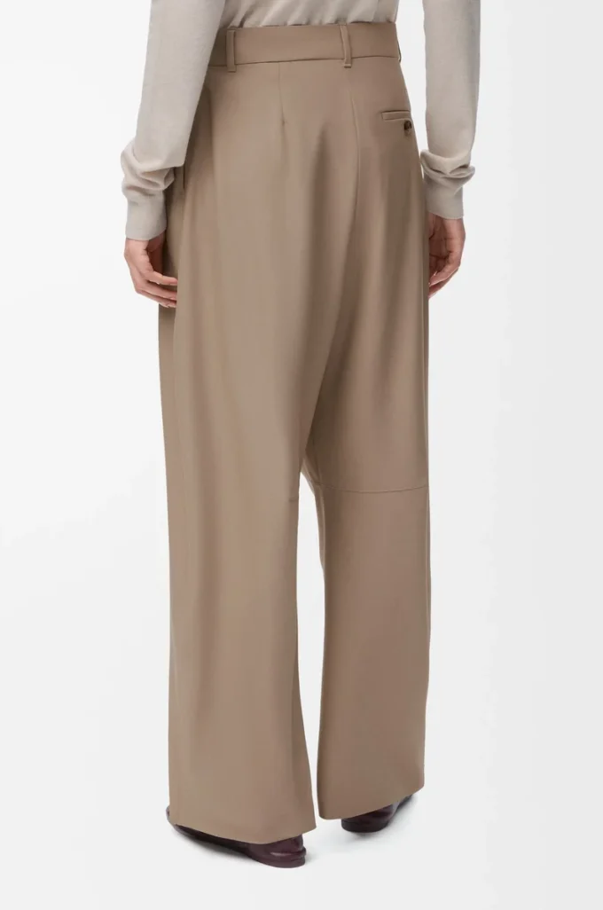 Pantalones acampanados de lana color arena