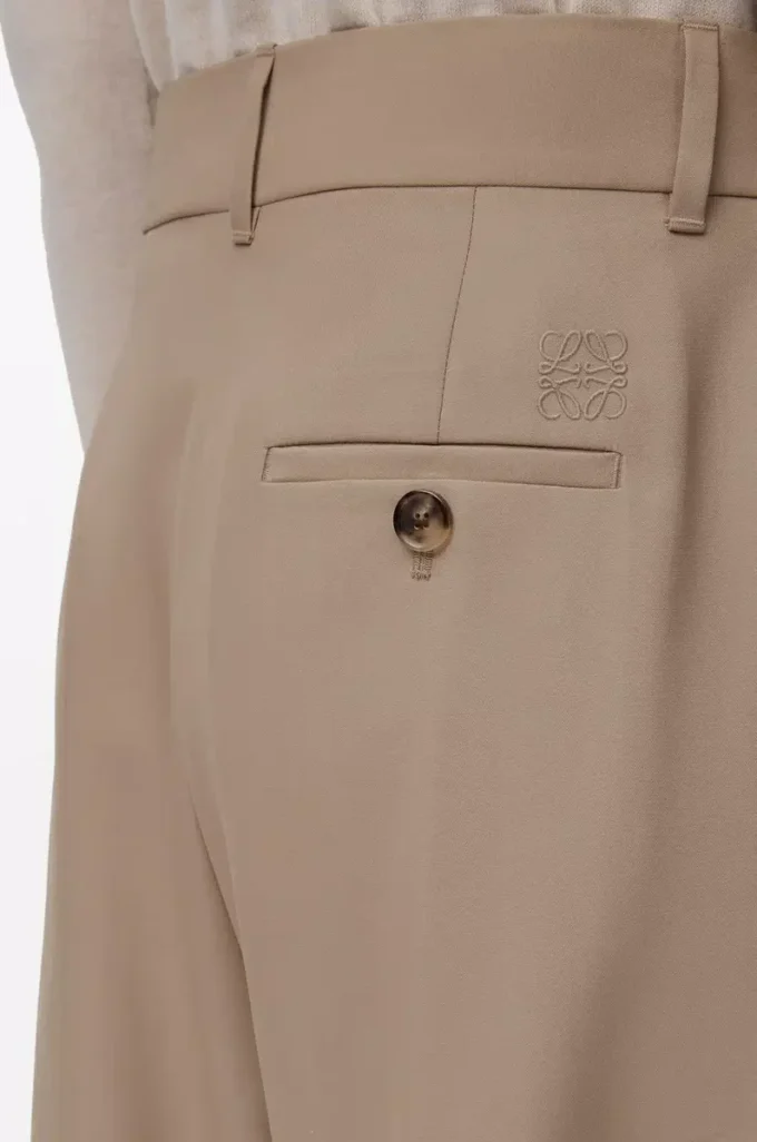 Pantalones acampanados de lana color arena