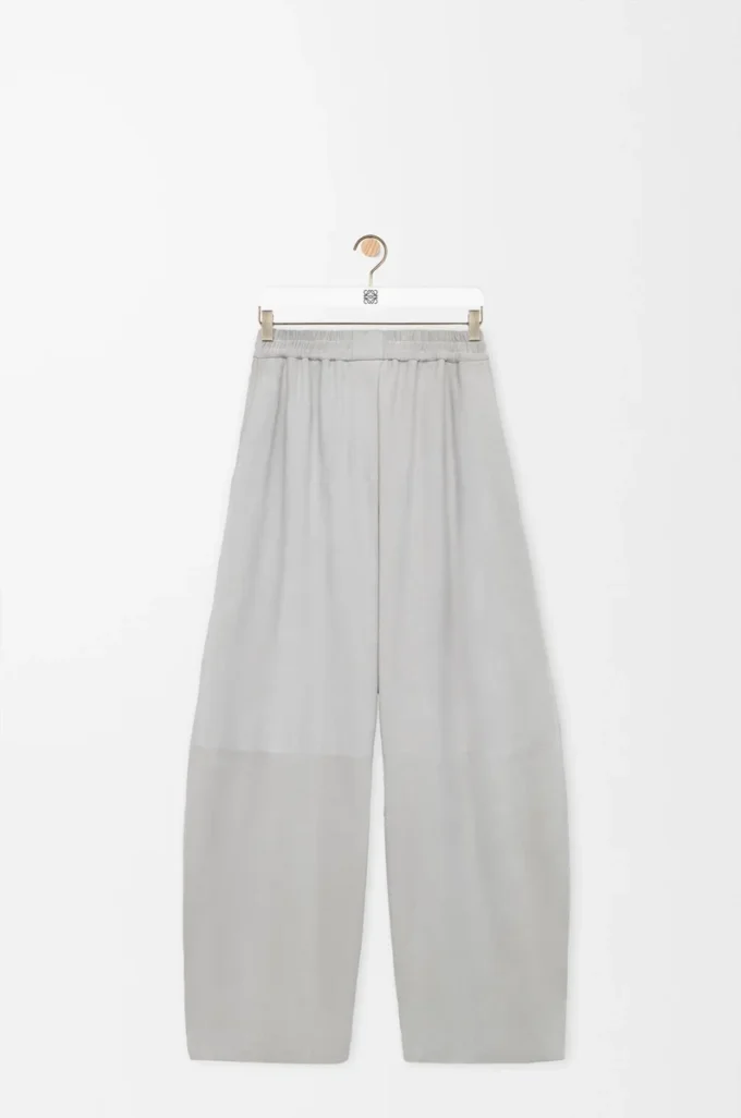 Pantalones acampanados de piel de cabra ante gris claro Pantalones acampanados de piel de cabra ante gris claro