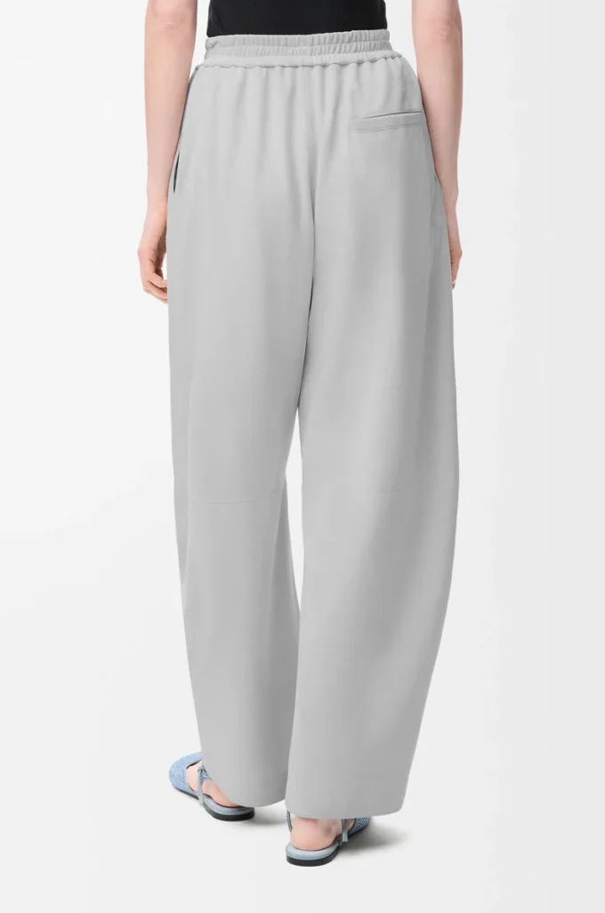 Pantalones acampanados de piel de cabra ante gris claro Pantalones acampanados de piel de cabra ante gris claro