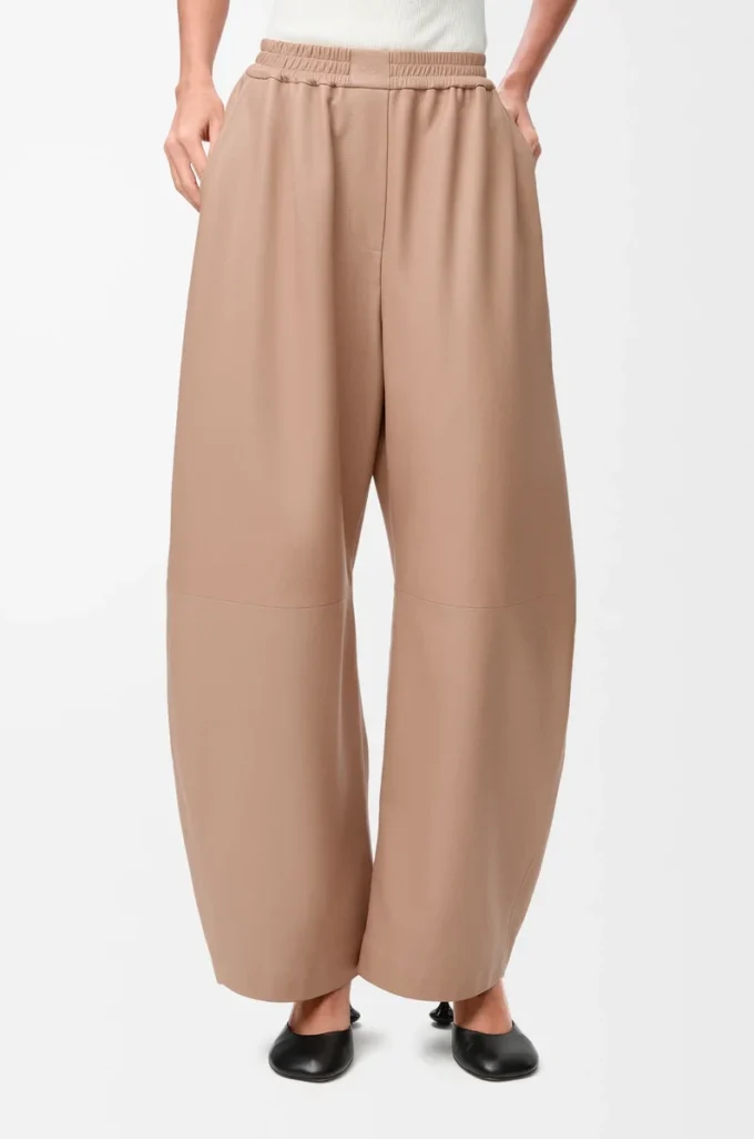 Pantalones acampanados de piel de cordero napa Beige Pantalones acampanados de piel de cordero napa Beige