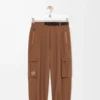 Pantalones cargo de tejido técnico color toffee