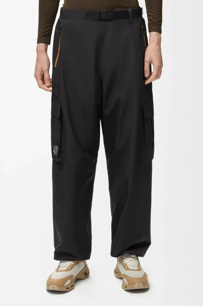Pantalones cargo de tejido técnico negro