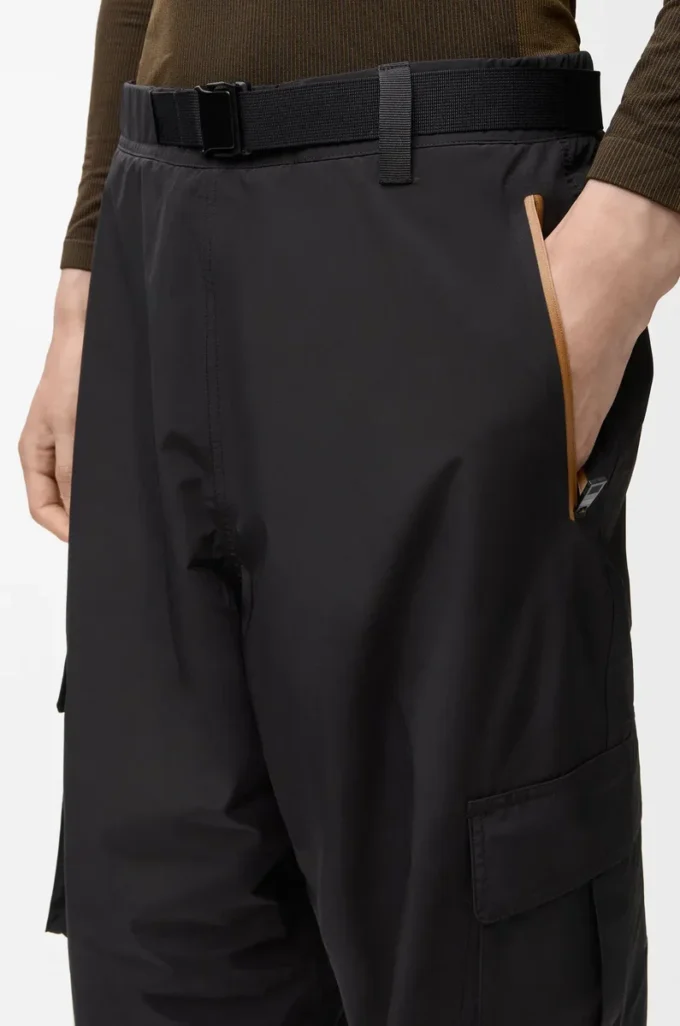 Pantalones cargo de tejido técnico negro