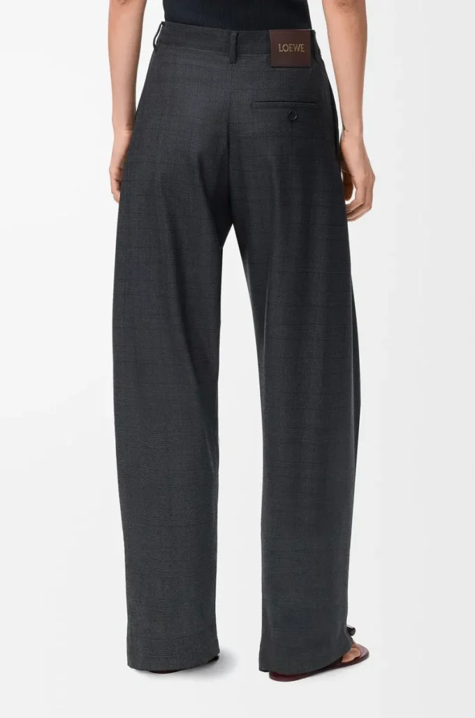 Pantalones con cinturón de lana Gris oscuro Pantalones con cinturón de lana Gris oscuro