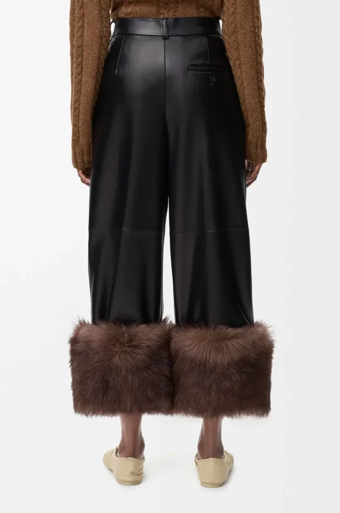 Pantalones con vuelta en piel de cordero napa. Negro Pantalones con vuelta en piel de cordero napa. Negro