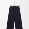 Pantalones cortos con cinturón de lana azul marino Pantalones cortos con cinturón de lana azul marino