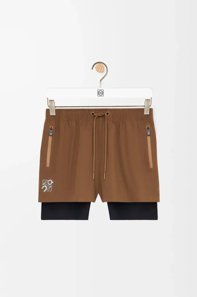 Pantalones cortos de alto rendimiento en tejido técnico color toffee