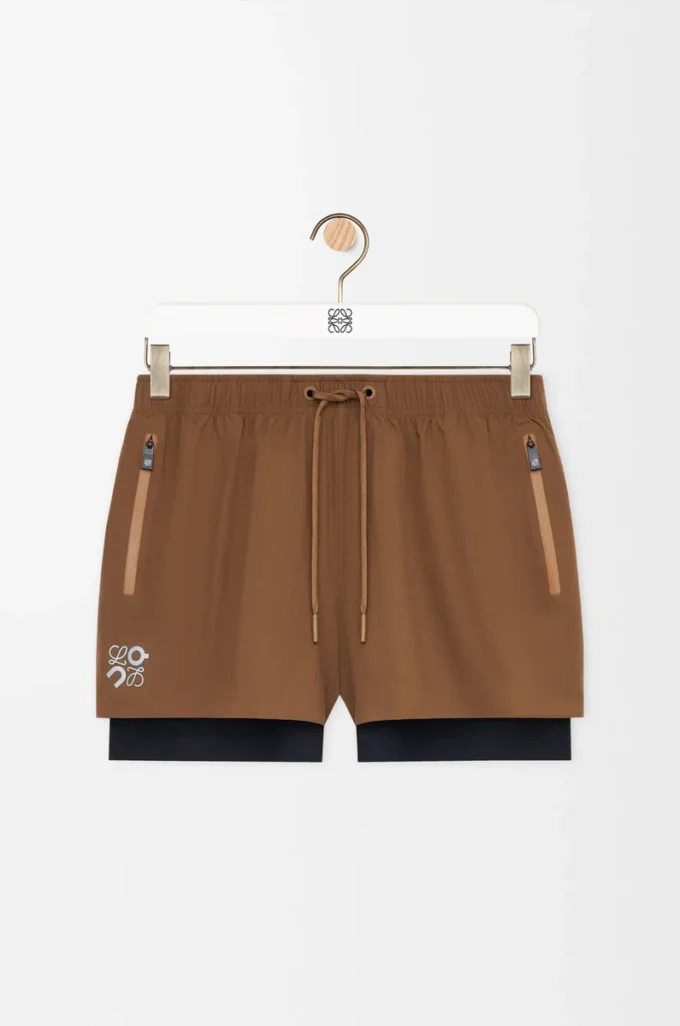 Pantalones cortos de alto rendimiento en tejido técnico color toffee Pantalones cortos de alto rendimiento en tejido técnico color toffee