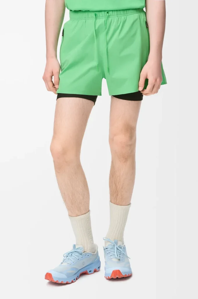 Pantalones cortos de alto rendimiento en tejido técnico verde