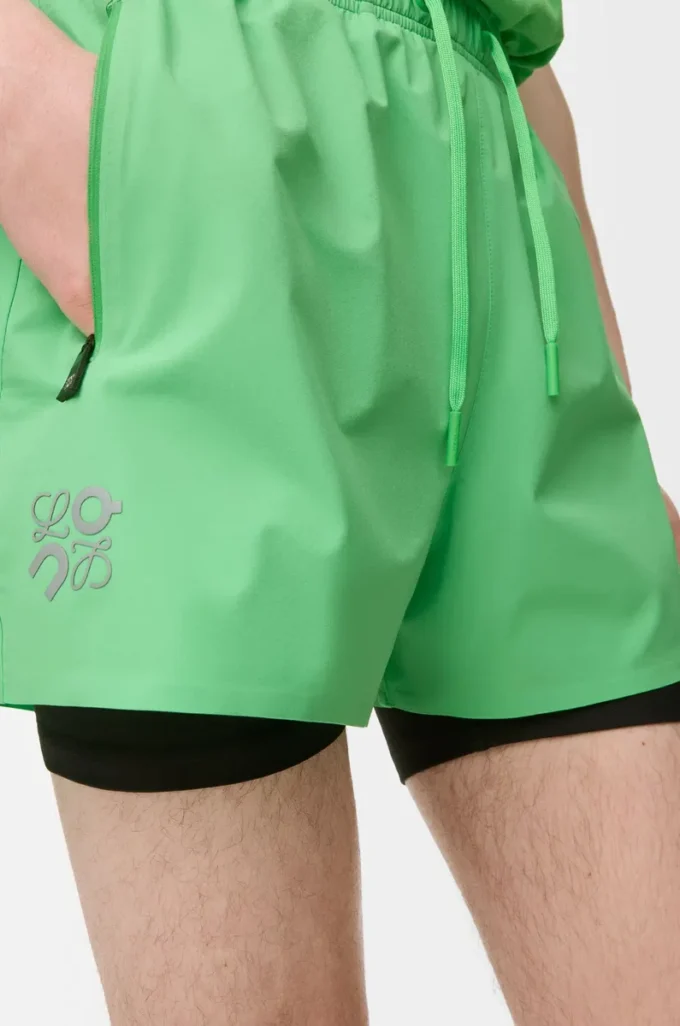 Pantalones cortos de alto rendimiento en tejido técnico verde