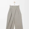 Pantalones cropped cruzados de lana en color beige claro jaspeado