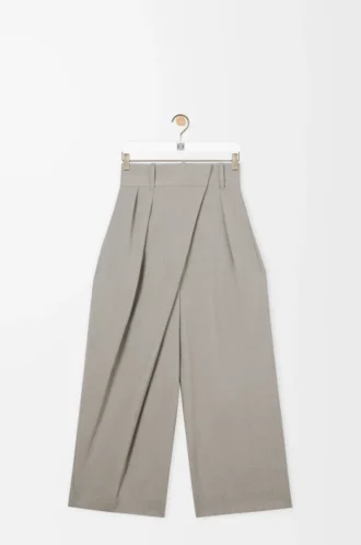 Pantalones cropped cruzados de lana en color beige claro jaspeado