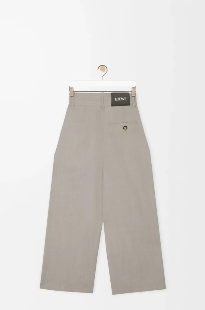 Pantalones cropped cruzados de lana en color beige claro jaspeado