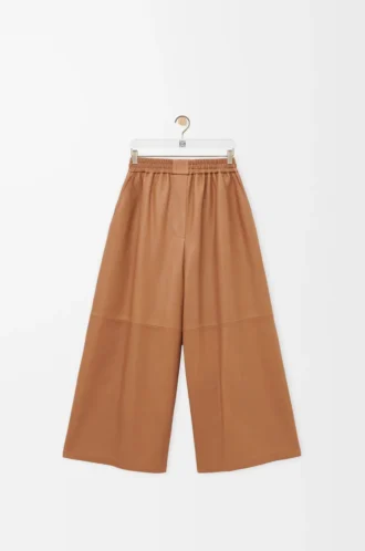 Pantalones cropped de piel de cordero napa color toffee