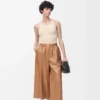 Pantalones cropped de piel de cordero napa color toffee Pantalones cropped de piel de cordero napa color toffee