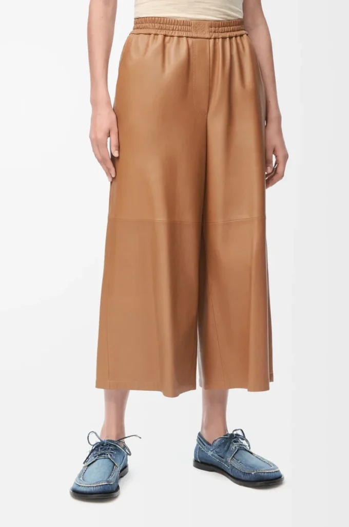 Pantalones cropped de piel de cordero napa color toffee Pantalones cropped de piel de cordero napa color toffee