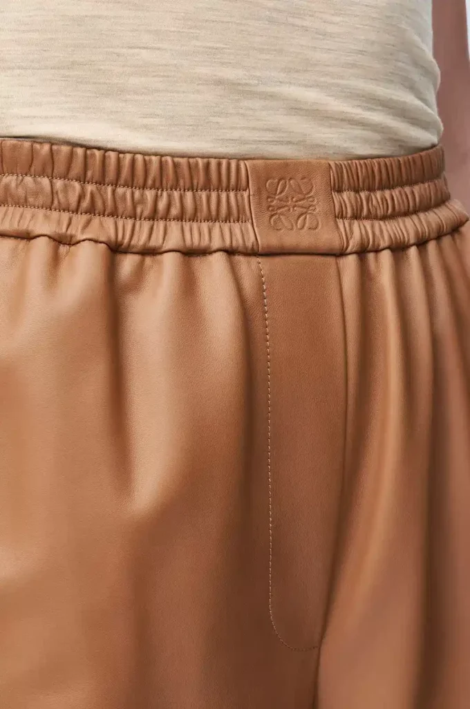 Pantalones cropped de piel de cordero napa color toffee Pantalones cropped de piel de cordero napa color toffee