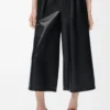 Pantalones cropped de piel de cordero napa. Negro Pantalones cropped de piel de cordero napa. Negro