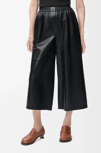 Pantalones cropped de piel de cordero napa. Negro