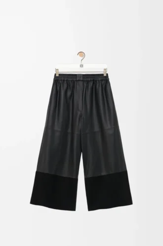Pantalones cropped de piel de cordero napa y piel de cabra ante. Negro
