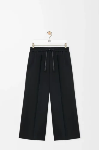 Pantalones cropped de viscosa elástica. Negro