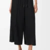 Pantalones cropped de viscosa elástica. Negro Pantalones cropped de viscosa elástica. Negro