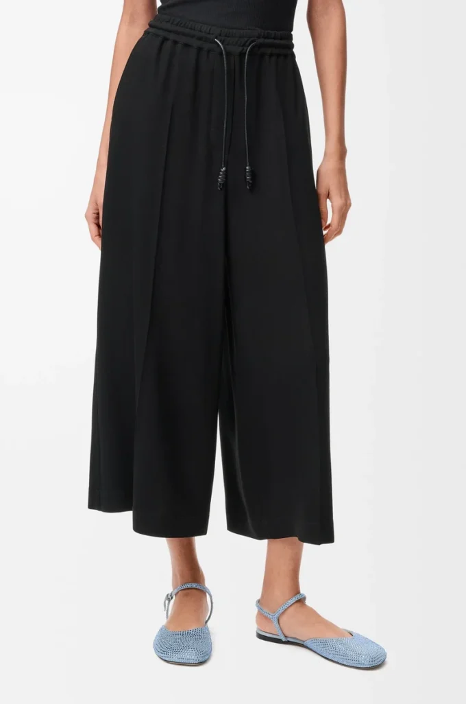 Pantalones cropped de viscosa elástica. Negro Pantalones cropped de viscosa elástica. Negro