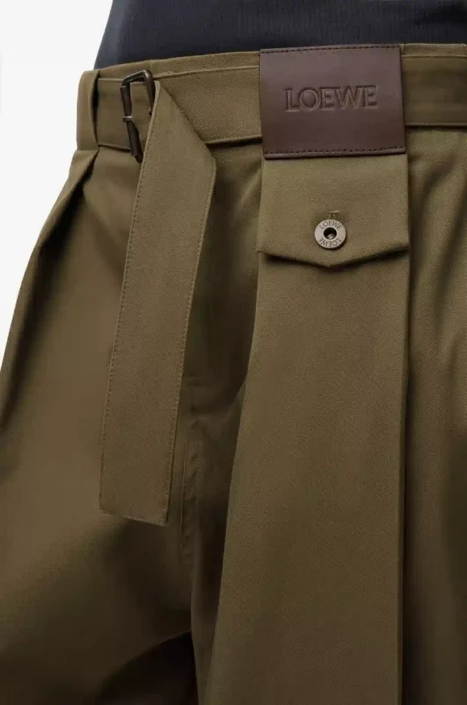 Pantalones de algodón y seda verde caqui Pantalones de algodón y seda verde caqui