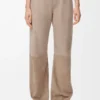 Pantalones de piel de cabra anteada. Beige oscuro.
