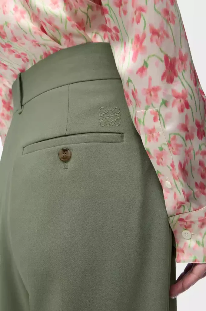 Pantalones de viscosa elástica verde caqui claro Pantalones de viscosa elástica verde caqui claro