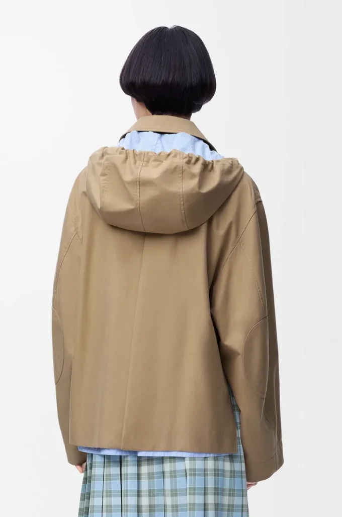 Parka con capucha de algodón beige Parka con capucha de algodón beige