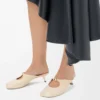 Pebble Mule suave de piel de cordero napa Dough Pebble Mule suave de piel de cordero napa Dough