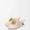 Pebble Mule suave de piel de cordero napa Dough Pebble Mule suave de piel de cordero napa Dough
