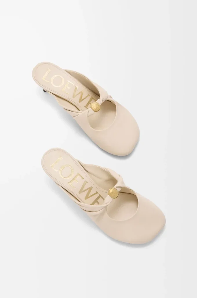 Pebble Mule suave de piel de cordero napa Dough Pebble Mule suave de piel de cordero napa Dough