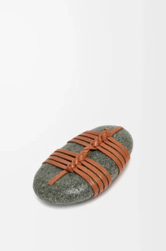 Piedra con nudo Kagero y piel de becerro, color tostado