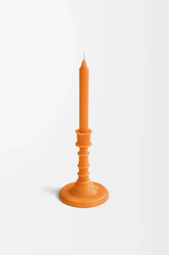 Portavelas de cera perfumado con esencia de azahar, un aroma que evoca la fragancia melosa y terrosa de las flores de naranjo.